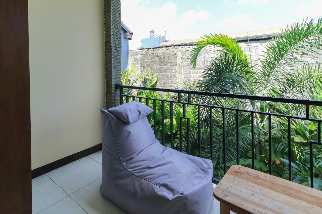 Kubu Kenak Guesthouse Seminyak Rum bild